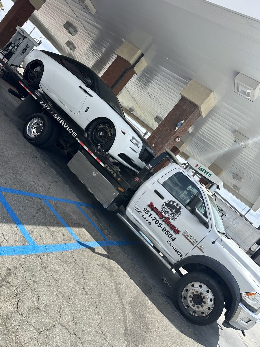 951 Towing flatbed truck